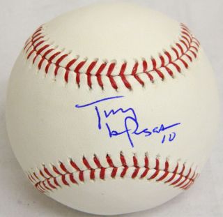 Tony LaRussa signed Official MLB baseball. Item comes with a Schwartz