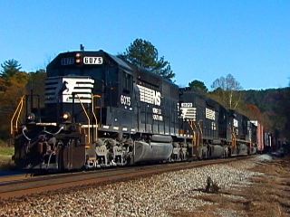 NS SD40 2 #6075 heads up northbound manifest train #322 at Lindale