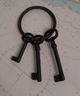 The largest key measures 5 long, the middle key measures 4&1/2 long