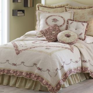The center of our Marissa quilt features a gorgeous