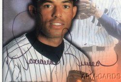 Mariano Rivera 1998 Donruss Studio NY Yankees WS MVP on Card Auto SP