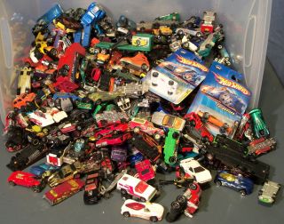 Huge Lot of Hot Wheels Vehicles Over 31 Pounds of Hot Wheels