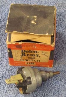 You are bidding on an NOS 1959 61 Chevy wiper switch. Part #1998701