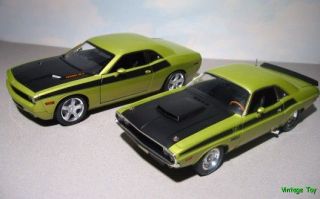1970 + 2006 Dodge Challenger R/T Hemi   Highway 61 118 diecast Set