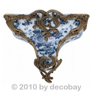 Wandablage aus Porzellan mit blauer Bemalung und Messing Einfassung