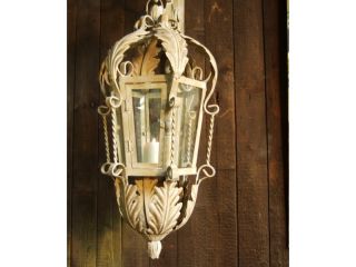 Eine nostalgische Lampe als faszinierendes Windlicht zur Beleuchtung