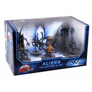 Wizkids Games WIZPP661   HorrorClix AVP Aliens Collector Set 