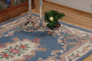 Aubusson Teppich in blau, ein prachtvolles Rankenmotiv
