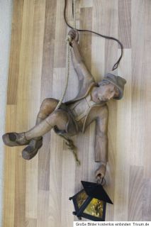 Art D 421) Schöne Holzfigur hängender Bergsteiger mit Lampe