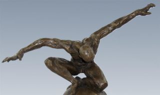 Limitierte Bronze Statue Weltherrschaft  Bronzeskulptur Figur