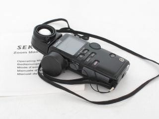 Seconic Zoom Master L 508 lightmeter comes with multi language manual