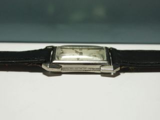 Rechteckige Armbanduhr aus den 30er Jahren. Kaliber 559. Art Deco
