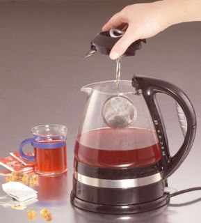 Glas Wasserkocher mit Tee   Ei