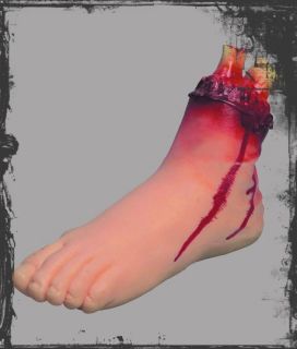 Halloween Horror Deko blutender Fuß   blutiger abgetrennter Fuß