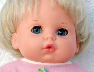 Blonde Mattel Babypuppe Mexico aus Gummi ca 34 cm Schlafaugen