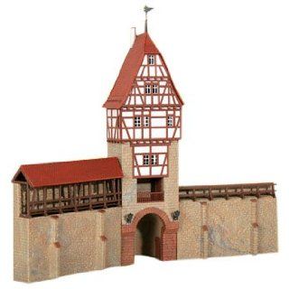 Kibri 38914   H0 Stadtmauer mit Fachwerkturm in Weil 